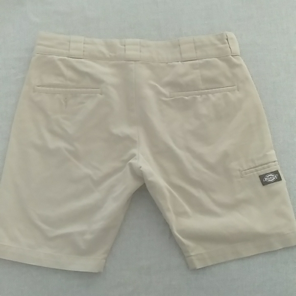 Dickies skinny straight shorts size 32 khaki - Picture 2 of 2